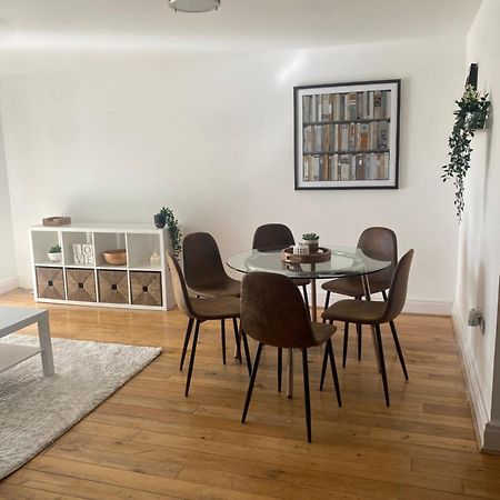 2 Bedroom Flat In Riverside West Londyn Zewnętrze zdjęcie