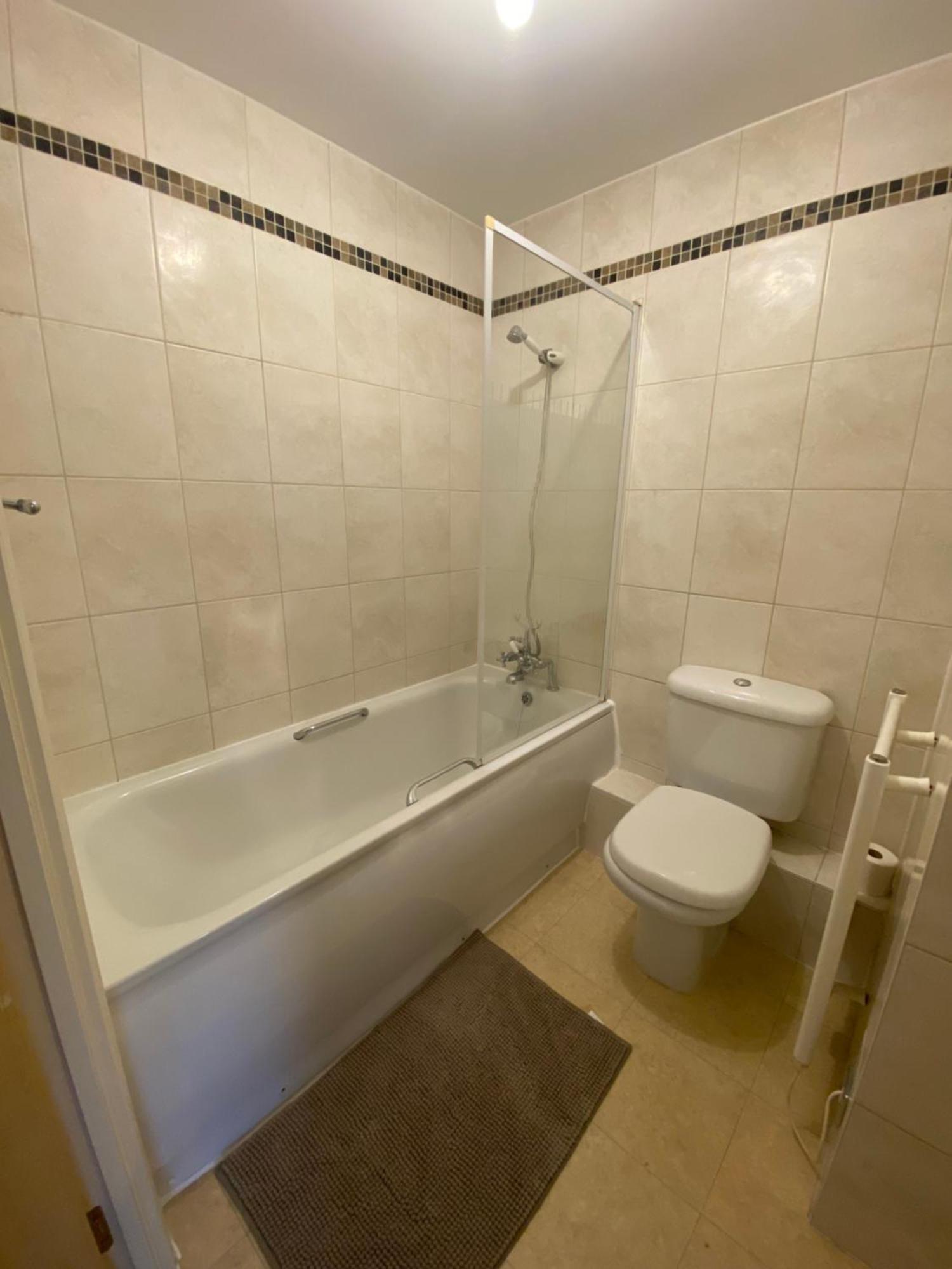 2 Bedroom Flat In Riverside West Londyn Zewnętrze zdjęcie