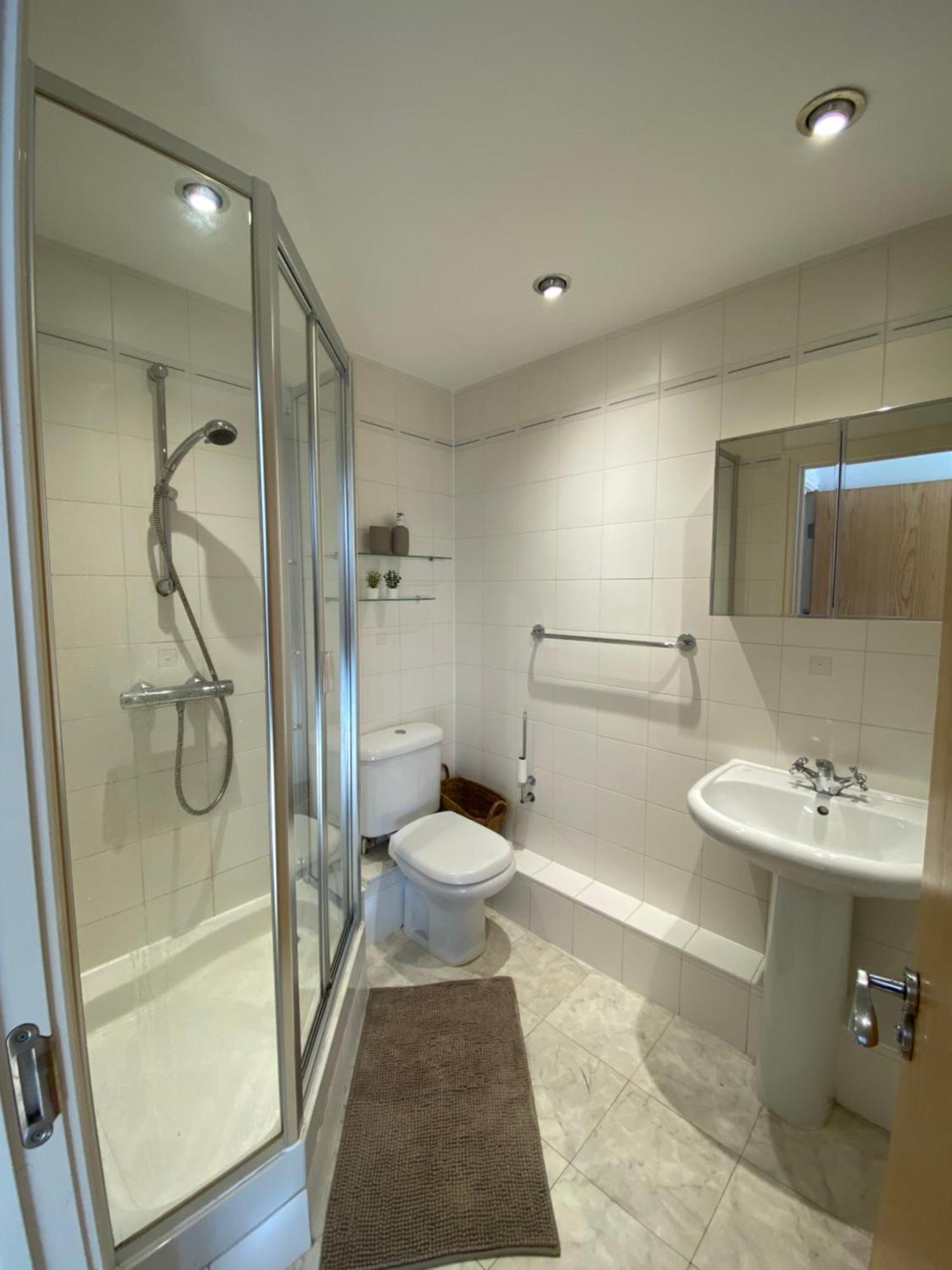 2 Bedroom Flat In Riverside West Londyn Zewnętrze zdjęcie